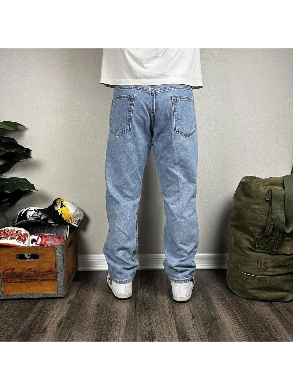 Vintage 90s Levi Strauss blue denim straight fit jeans  34x30